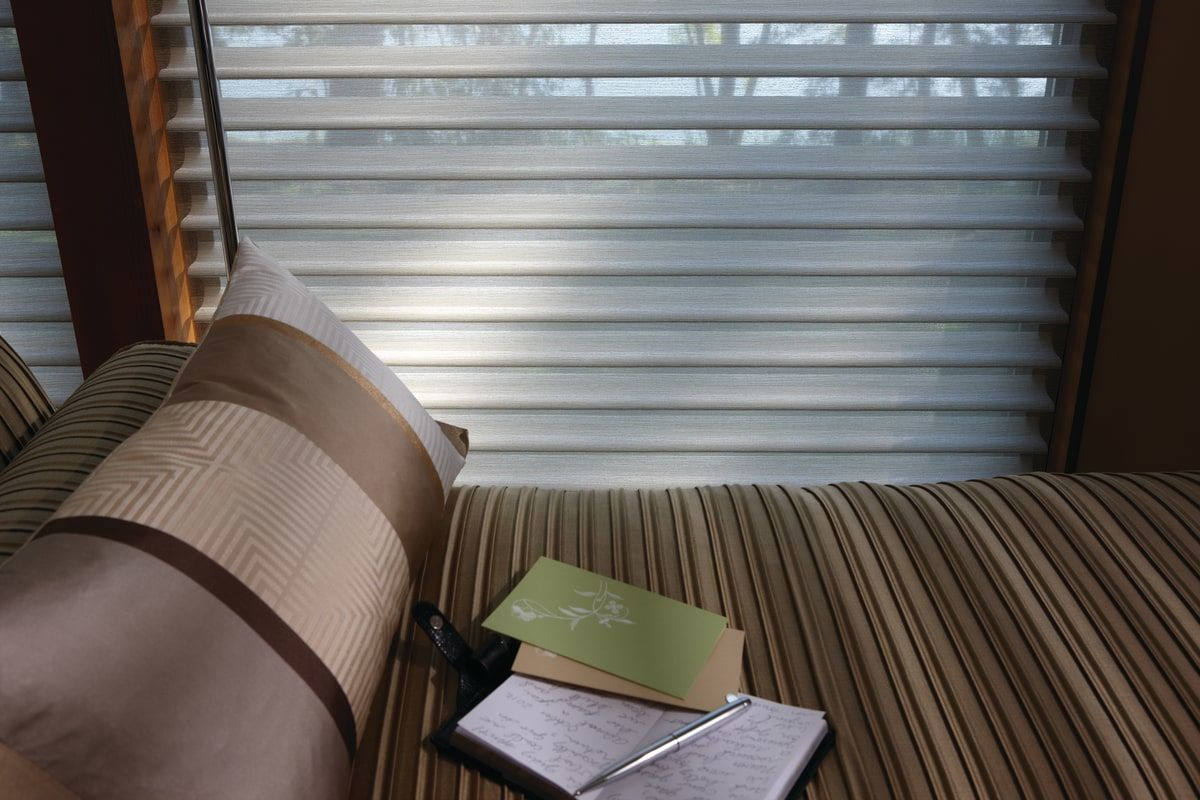 Luxaflex Silhouette 75mm Vane Dim-Out Luxaflex Silhouette 75mm Vane Dim-Out